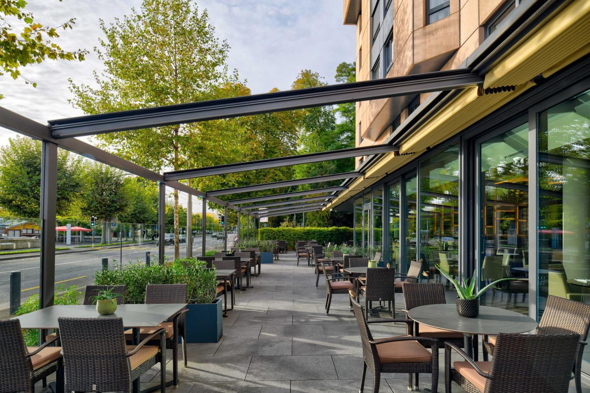 Moevenpick Hotel Лозанна Экстерьер фото