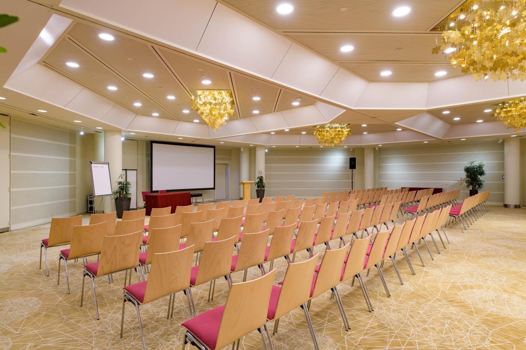 Moevenpick Hotel Лозанна Экстерьер фото