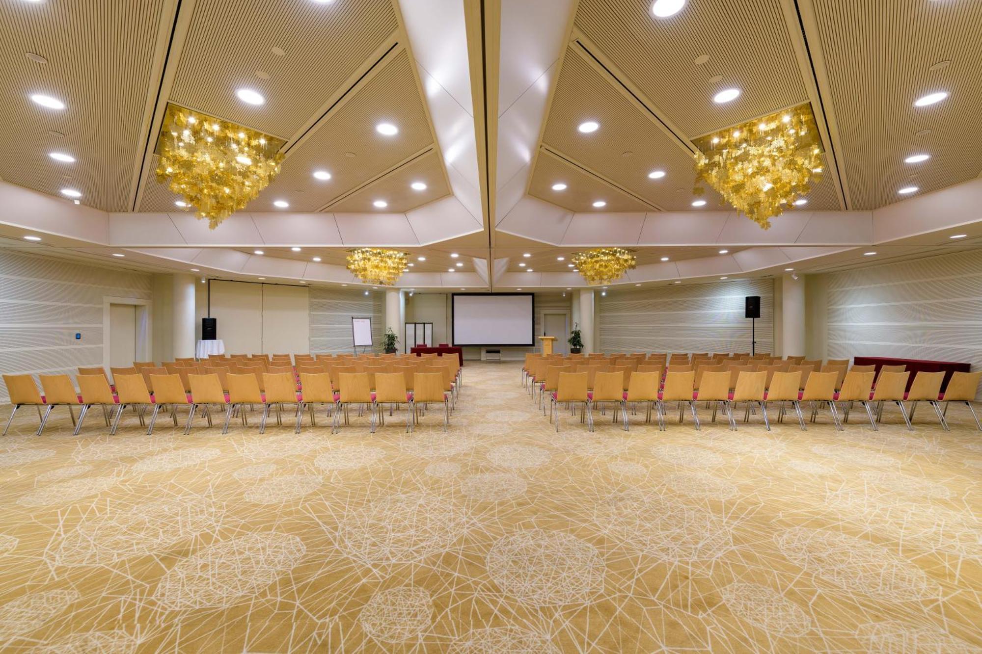 Moevenpick Hotel Лозанна Экстерьер фото