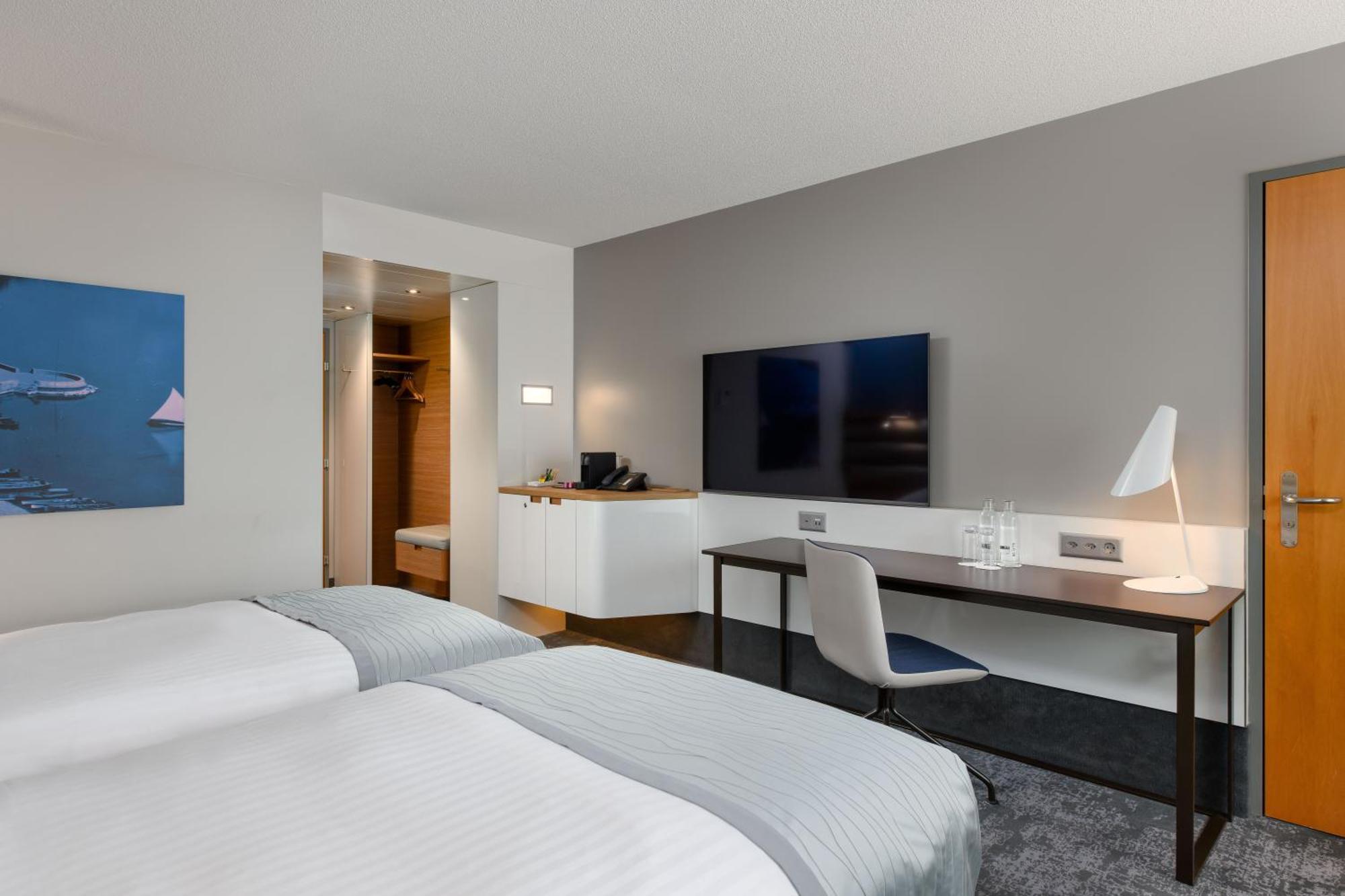 Moevenpick Hotel Лозанна Экстерьер фото