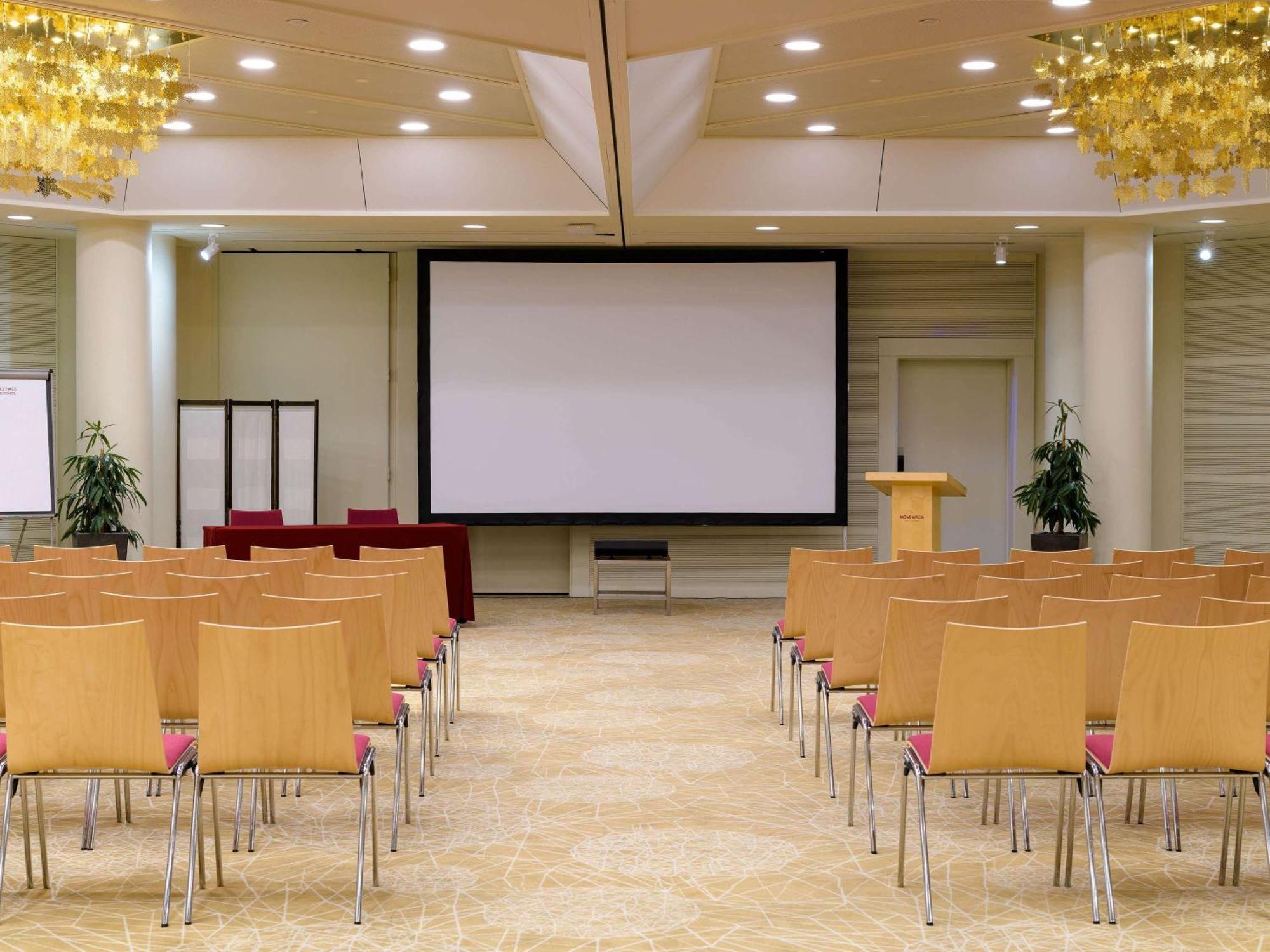 Moevenpick Hotel Лозанна Экстерьер фото