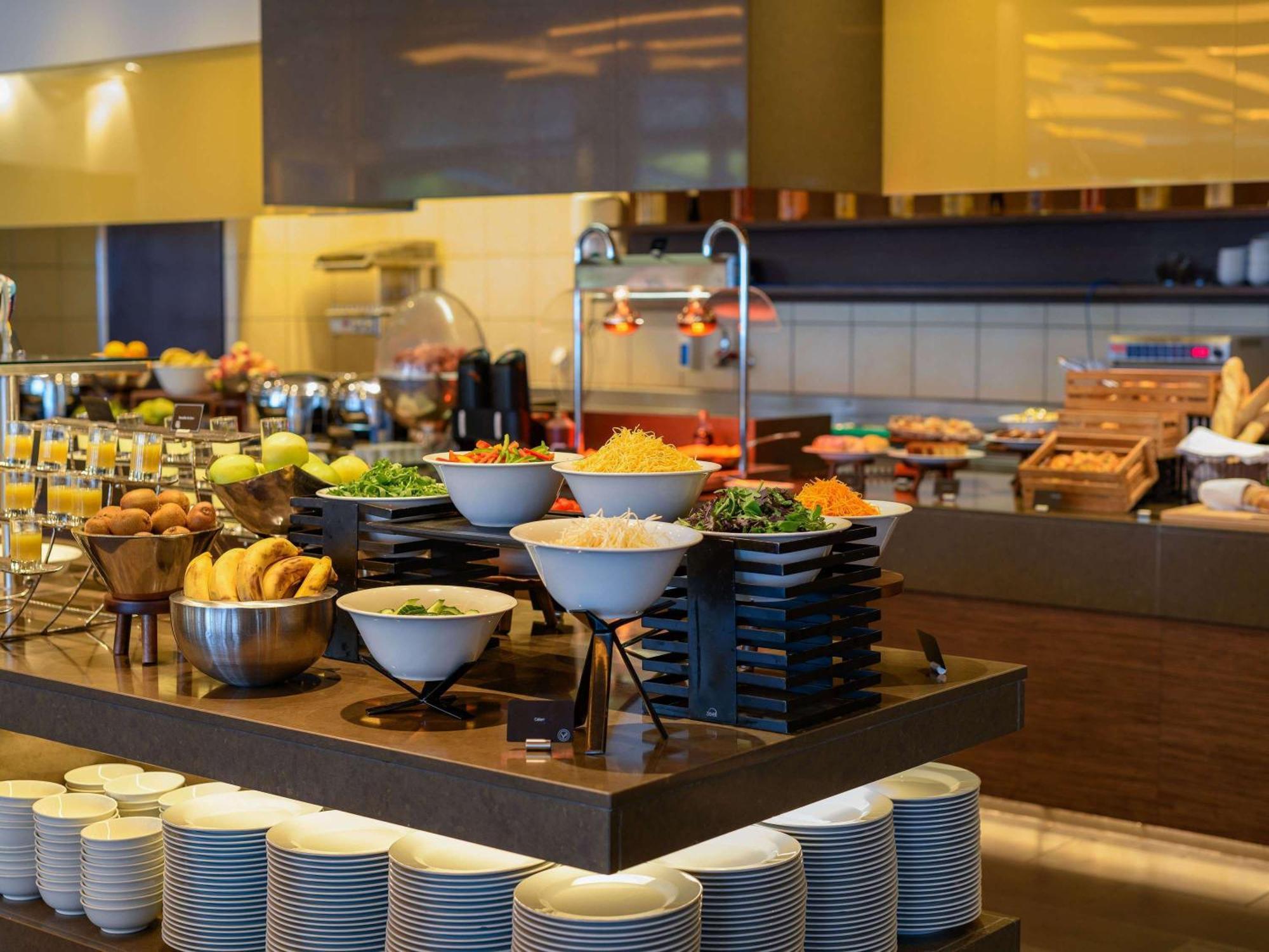 Moevenpick Hotel Лозанна Экстерьер фото