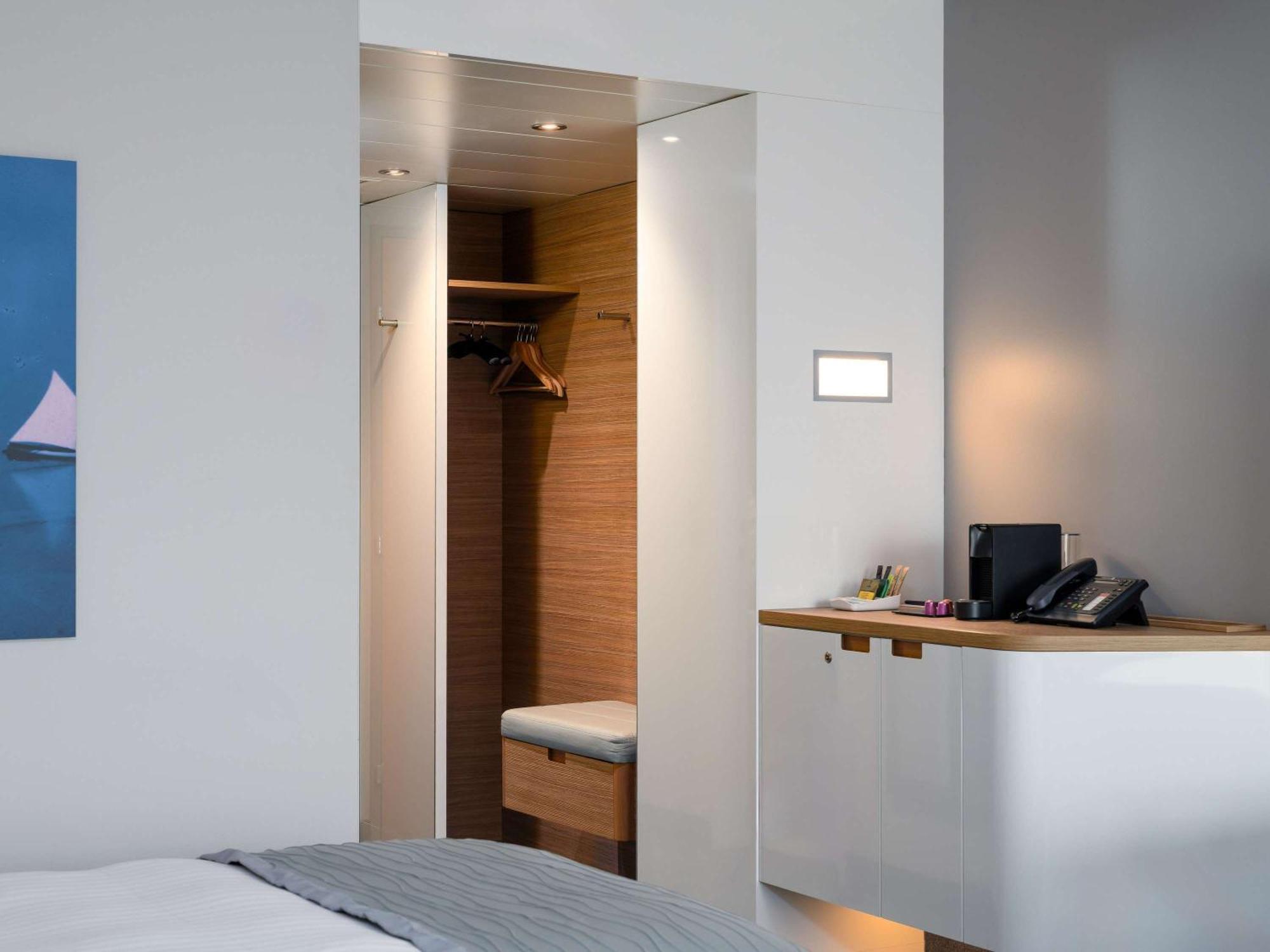 Moevenpick Hotel Лозанна Экстерьер фото